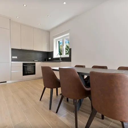 Luxury Living At Horizon Retreat Apartment Sevid
