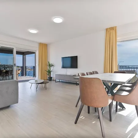 Luxury Living At Horizon Retreat Apartment Sevid