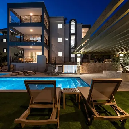 Luxury Living At Horizon Retreat Apartment Sevid
